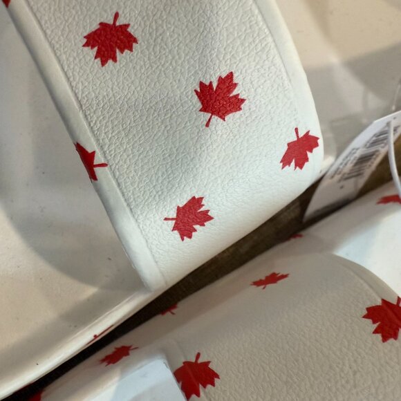 Women's Size 9 Old Navy Maple Leaf (Oh, Canada!) Slide Sandals - Picture 6 of 9